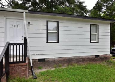 Main picture of 1605 Charter Dr