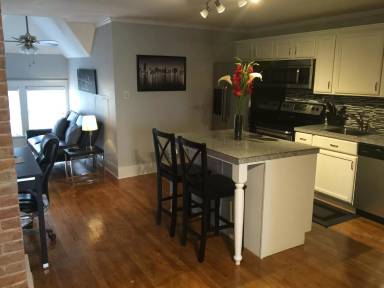 Main picture of 302 W 15th St