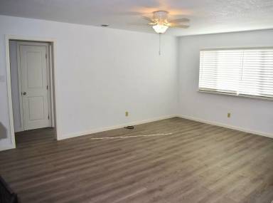 Main picture of 102 Laurel St