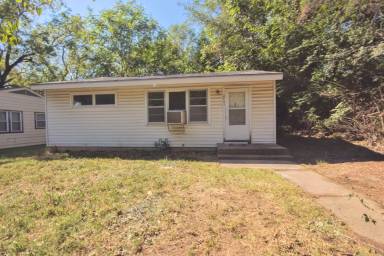 Main picture of 2731 SE Massachusetts Ave