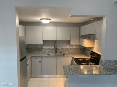 Main picture of 33 W 8th St