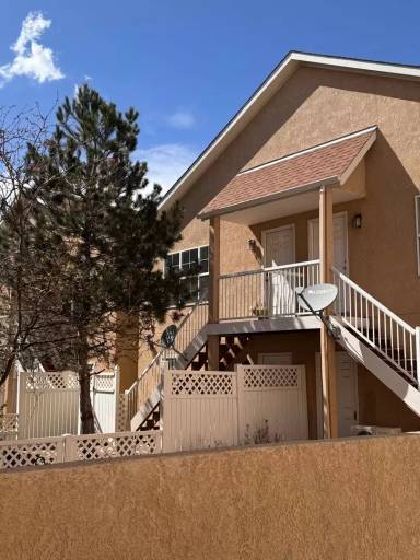 Main picture of 252 Writers Way