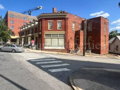 Main picture of 840 W 4th St