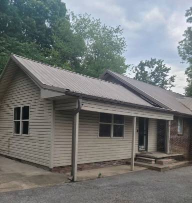 Main picture of 1801 W Nettleton Ave