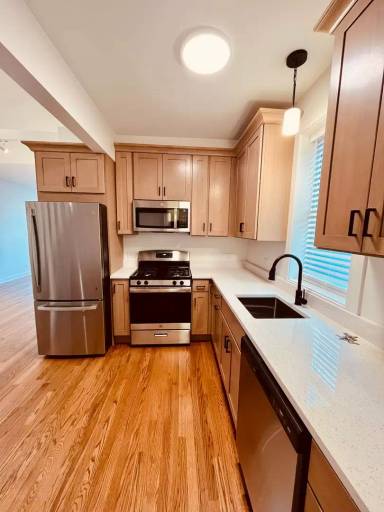 Main picture of 2306 N Hoyne Ave