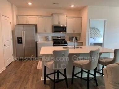 Main picture of 938 Pineland Dr