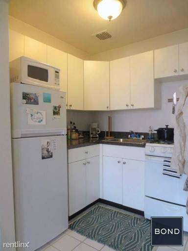 Main picture of 320 W 22nd St