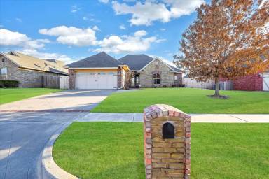 Main picture of 3705 NE Willow Way