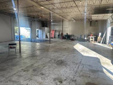 Main picture of 4981 Summer Ave