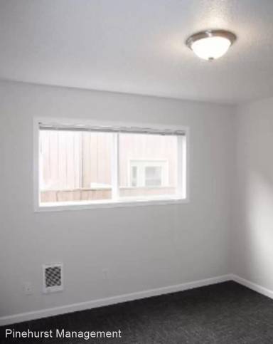 Main picture of 8820 N Ivanhoe St