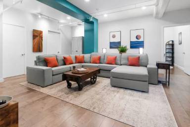 Main picture of 85 Columbia Sq