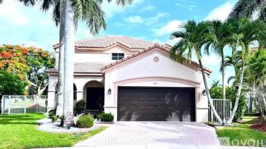 Main picture of 663 Live Oak Ln