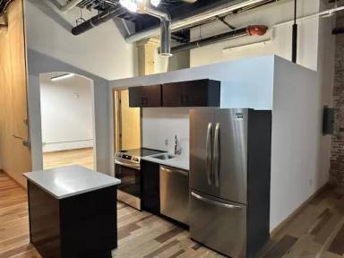 Main picture of 635 W Lakeside Ave