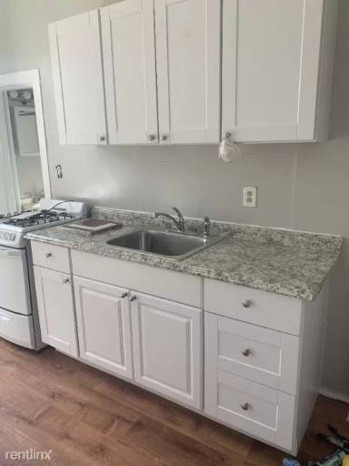 Main picture of 447 Park Dr