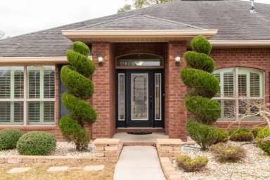 Main picture of 1949 Larkspur Cir