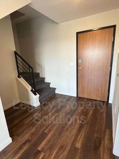 Main picture of 202 E Greenfield Ln