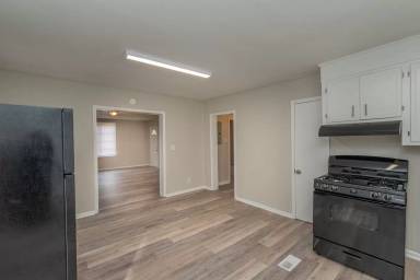 Main picture of 102 Curry St
