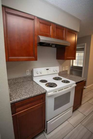 Main picture of 111 Limoges St