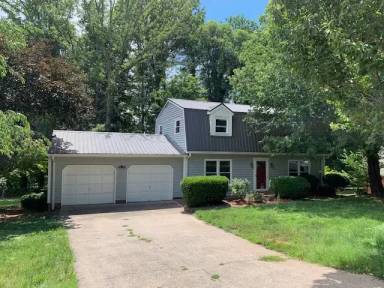 Main picture of 307 Maplewood Dr