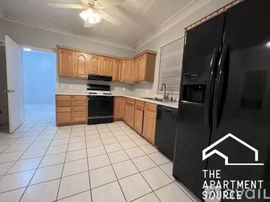 Main picture of 2618 W Superior St