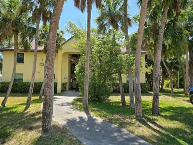 Main picture of 841 Mecca Dr