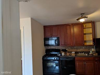 Main picture of 25 E 17th St