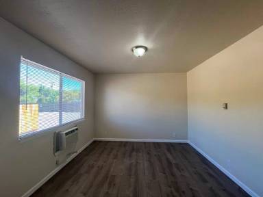 Main picture of 3243 Oak St