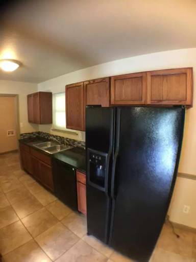 Main picture of 724 W Avenue E
