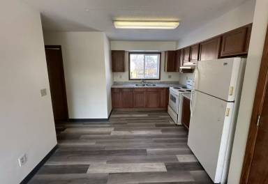 Main picture of 608 W 3rd St