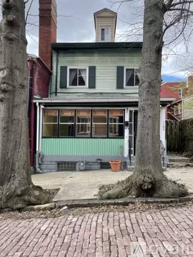Main picture of 1105 Middle St