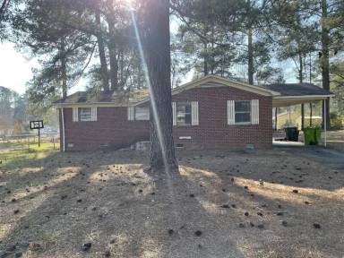 Main picture of 208 Saddlefield Rd