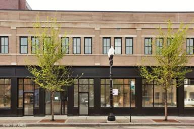 Main picture of 2109 W Irving Park Rd