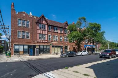 Main picture of 2523 E 75th St