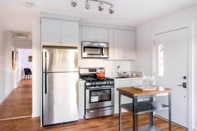 Main picture of 1157 1/2 Bellevue Ave