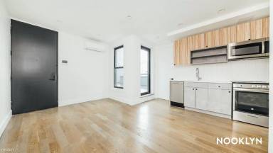 Main picture of 954 Seneca Ave