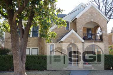 Main picture of 6004 Ross Ave