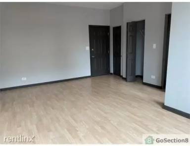 Main picture of 7254 S Jeffery Blvd Apartments