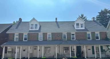 Main picture of 121 N 1st St