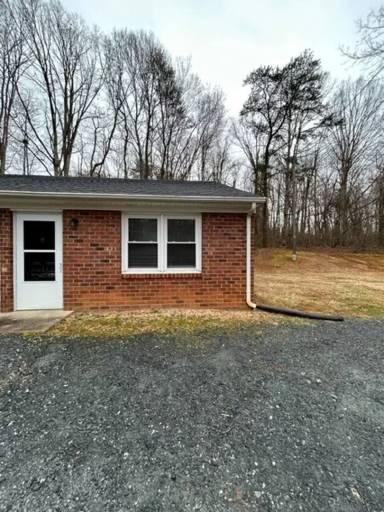 Main picture of 130 Longwood Pl