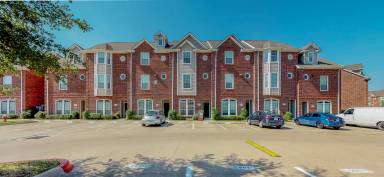 Main picture of River Oaks Townhomes