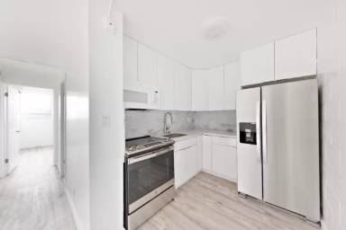 Main picture of 2739 Kapiolani Blvd