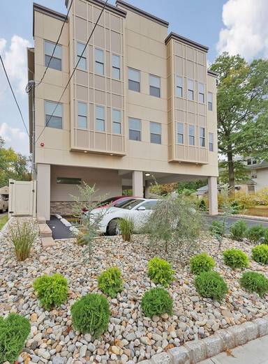 Main picture of 860-862 Jersey Avenue Home