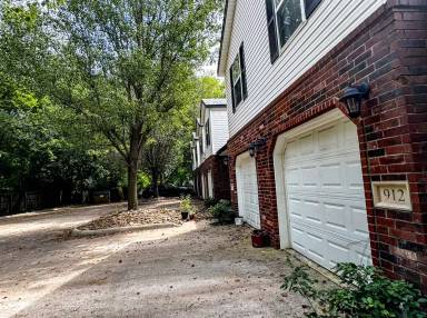 Main picture of 912 S Wood Ave