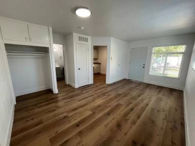 Main picture of 222 S 10th St