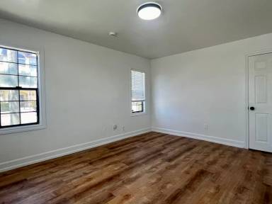 Main picture of 698 W 14th St