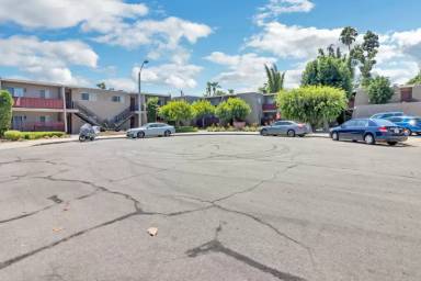 Main picture of 250 E Acacia St