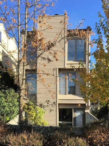 Main picture of 1628 42nd Ave E