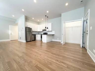 Main picture of 2047 N Hoyne Ave