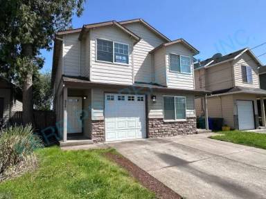 Main picture of 924 NE 94th Ave