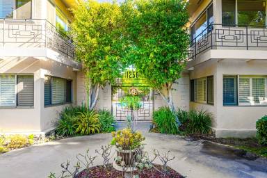 Main picture of 1250 S Orange Grove Blvd